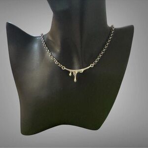 SILVER TONE DRIP PENDANT NECKLACE NWOT